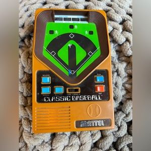 Mattel Classic Baseball 2001 Electronic Handheld Video Game